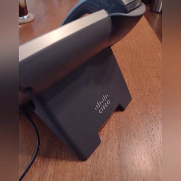 Cisco 4-line IP phone - Picture 8 of 10